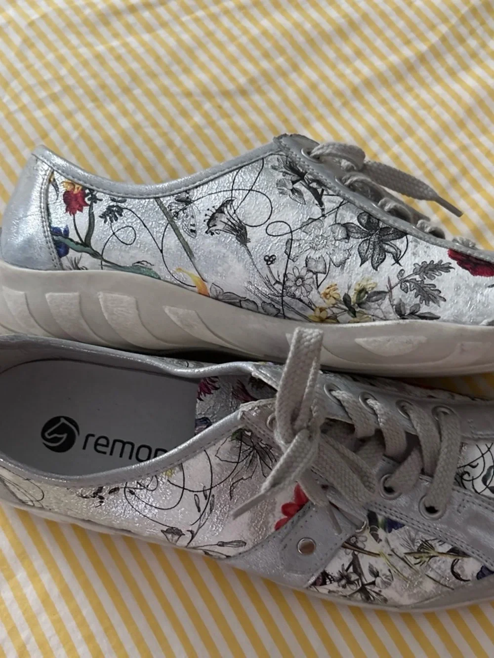 Remonte White Floral Zip-Front Women's Sneaker with Purple Accents. size 39